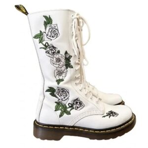 Flower lace up boots